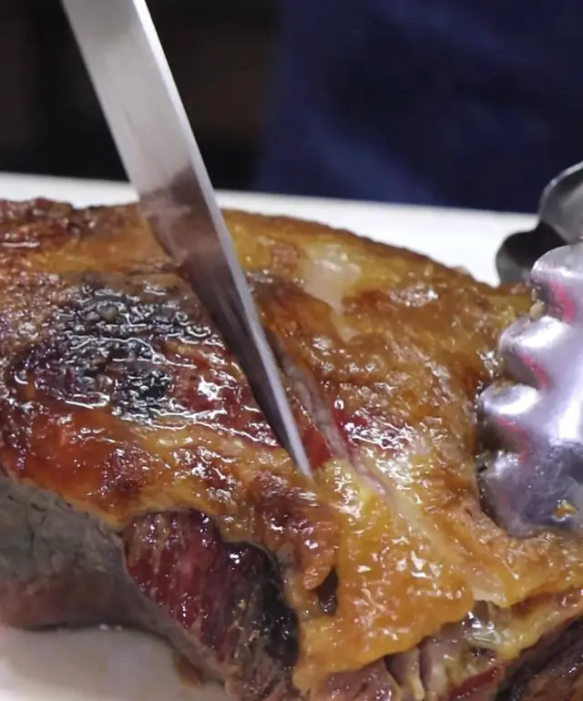 Corte de carne dorado al horno